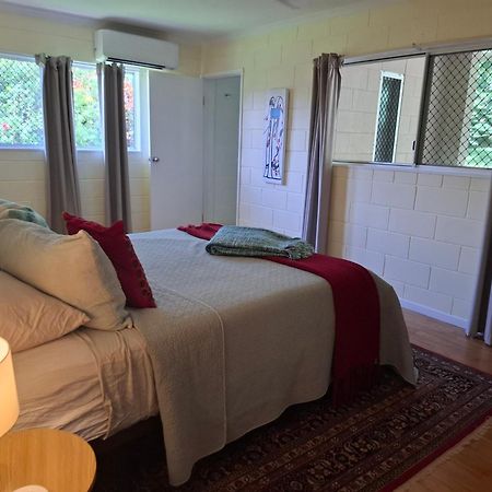 J & Ella'S Holiday House - 2 Bedroom, 2 Bathroom Home Cooktown Esterno foto